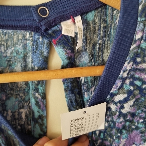 NWT Out From Under UO Keyhole Floral Flowy Peplum Top Size Small - Picture 8 of 10